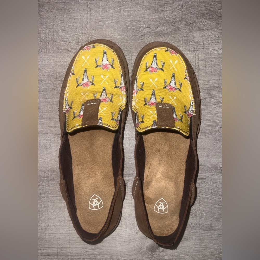Brand New Ariat Cruiser